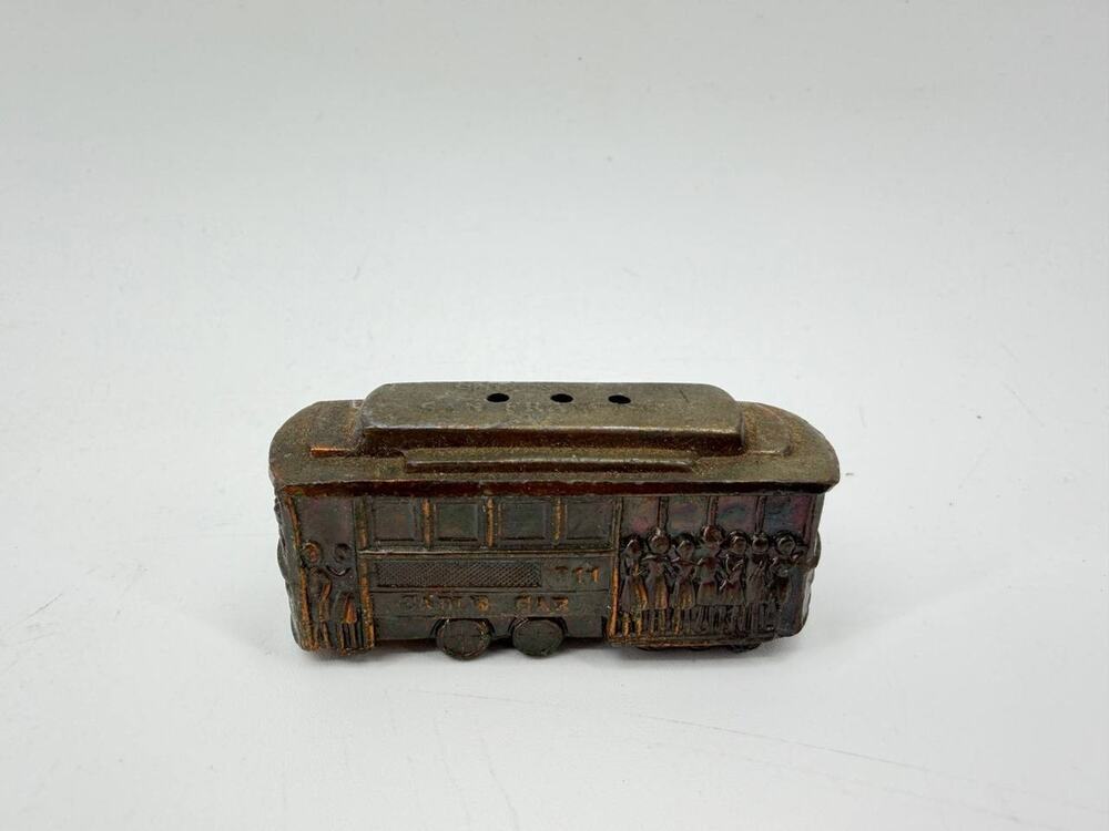 San Francisco Cable Car Souvenir Metal Salt Pepper Shaker Miniature Figurine